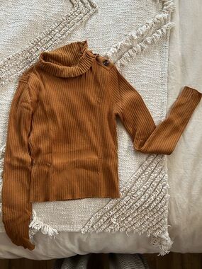 Fashion Nova Ribbed Button-Shoulder Turtleneck Sweater in Camel Brown